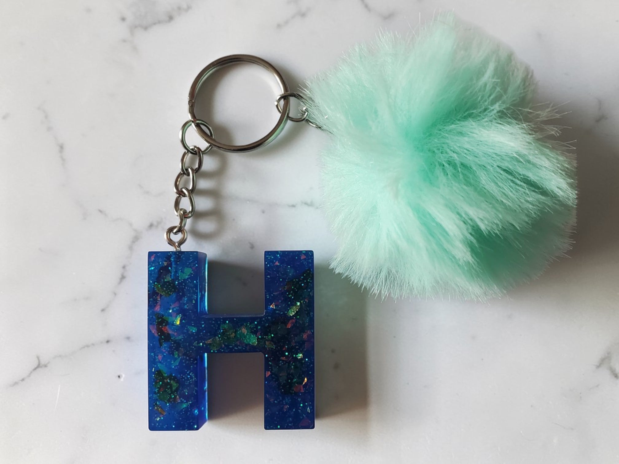 Porte-clé lettre avec pompon