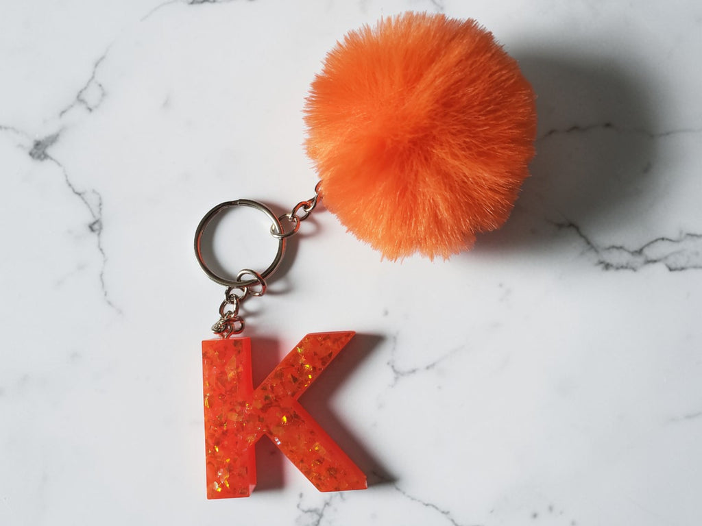 Porte-clé lettre avec pompon