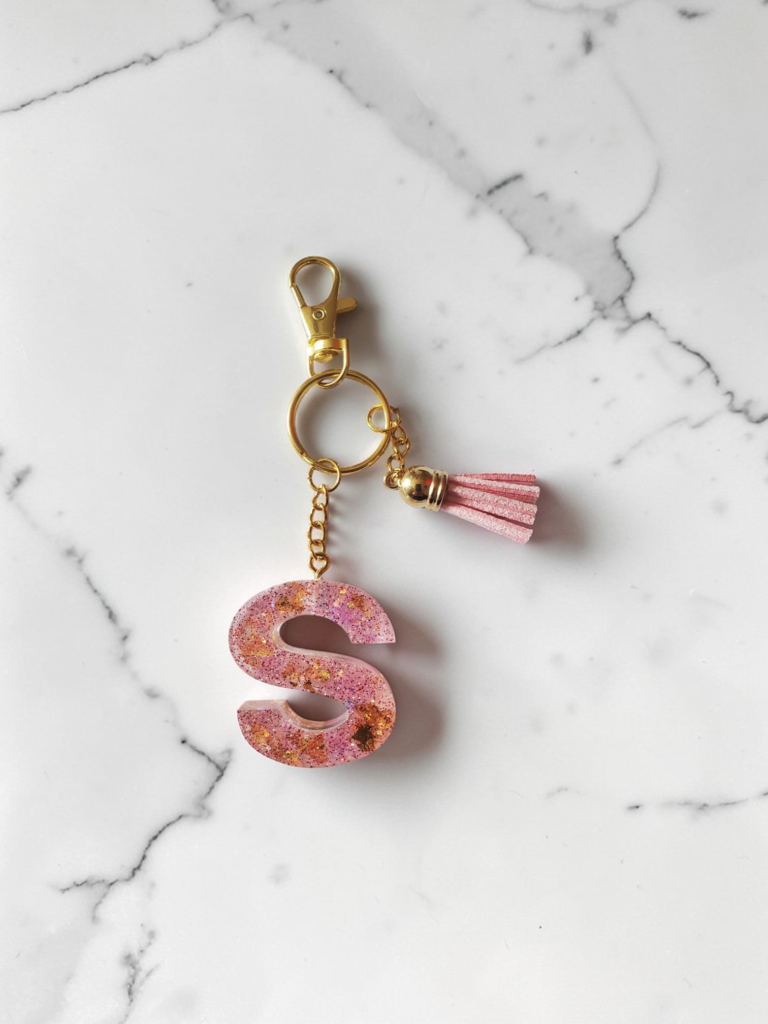 Porte-clé lettre avec pompon