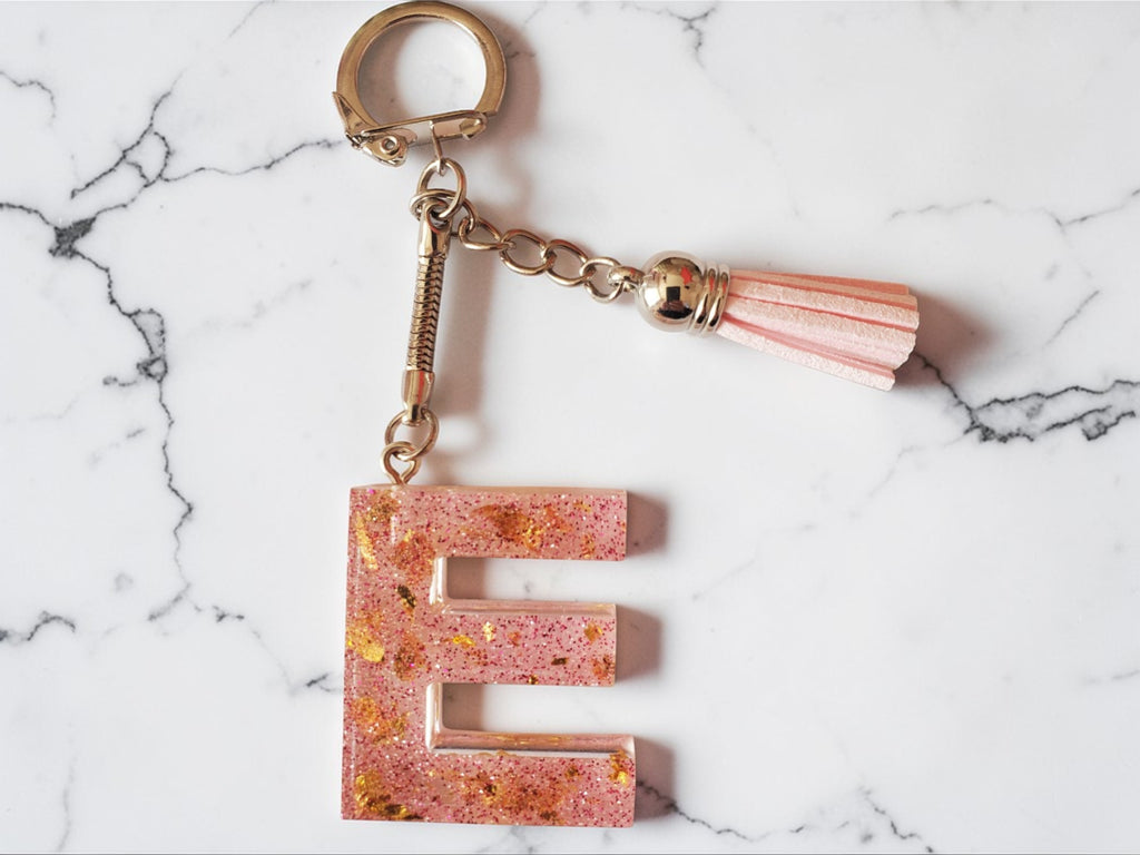 Porte-clé lettre avec pompon