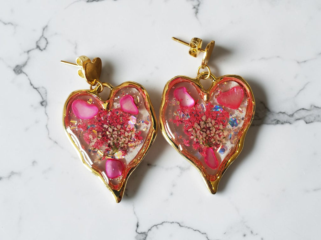 Boucles d'oreilles en cœur et fleurs séchées