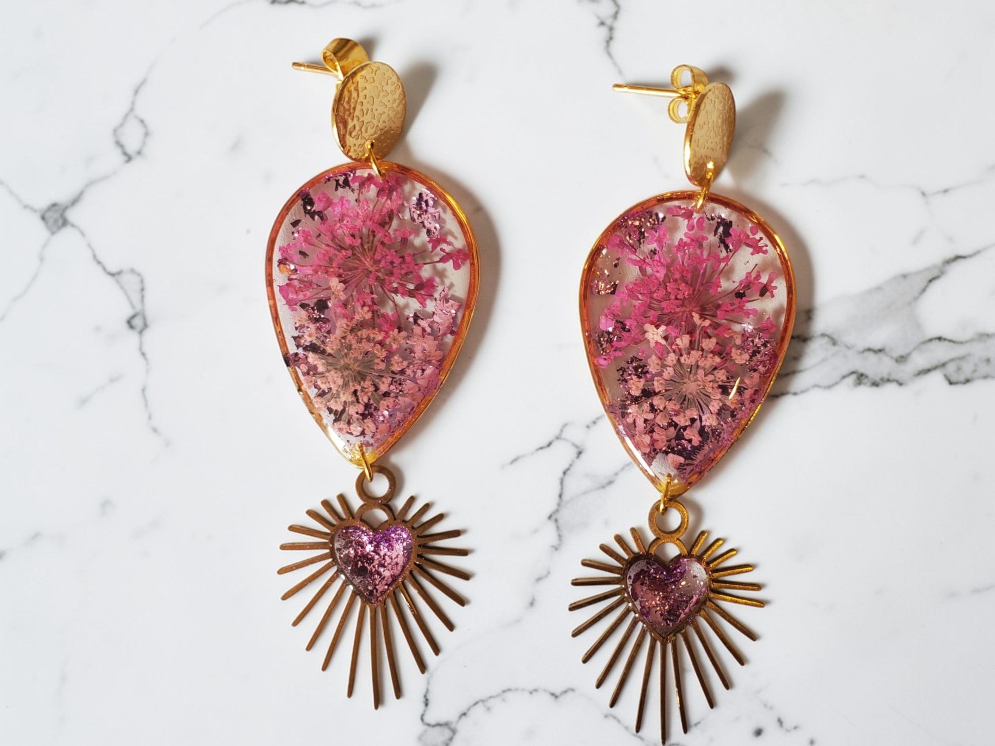 Boucles d’Oreilles Résine Gouttes & Cœur Rose