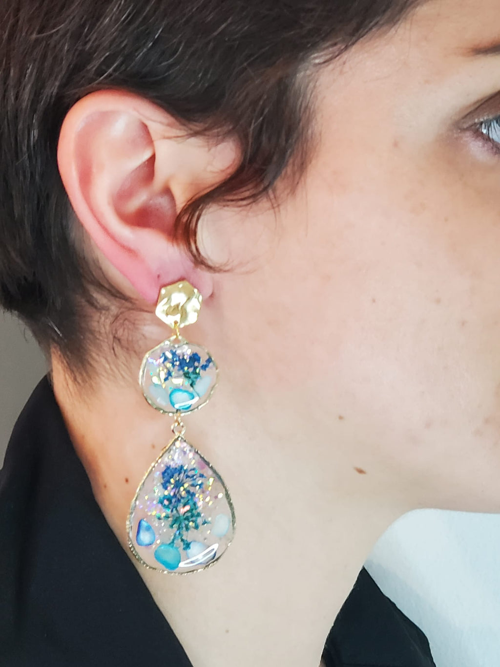 Boucles d'oreilles avec pierres et fleurs séchées