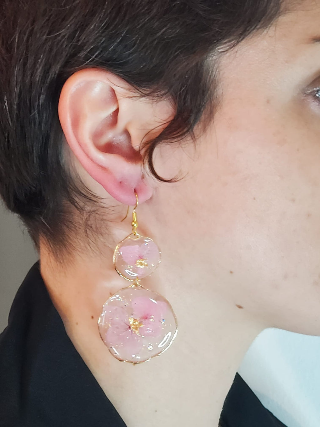 Boucles d’Oreilles Résine Élégantes Rose Pâle & Or