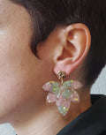 Boucles d’oreilles demi-fleur en résine et fleurs séchées