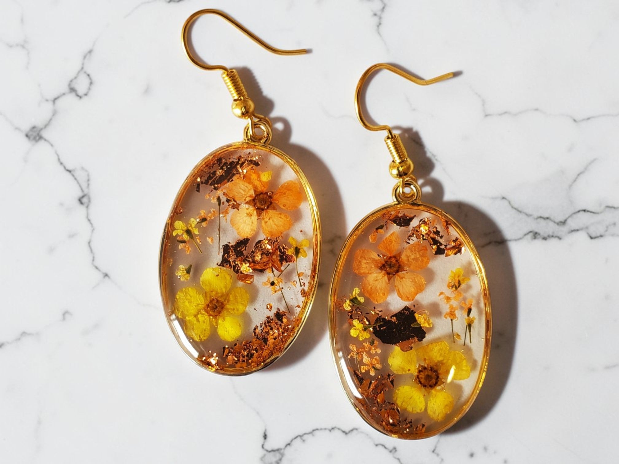 Boucles d'oreilles en résine et fleurs séchées