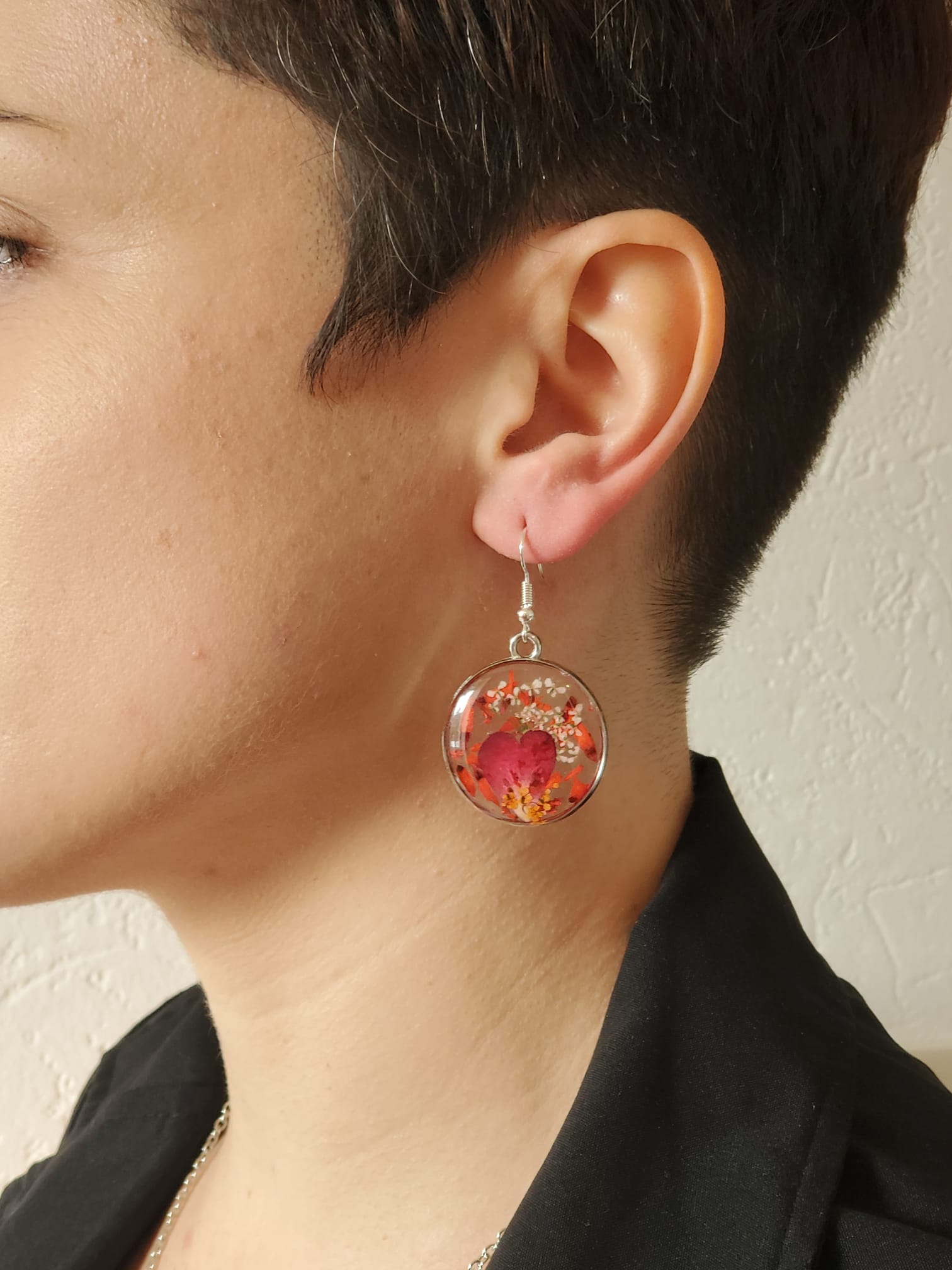 Parure boucles d’oreilles + collier rouge fleurs séchées
