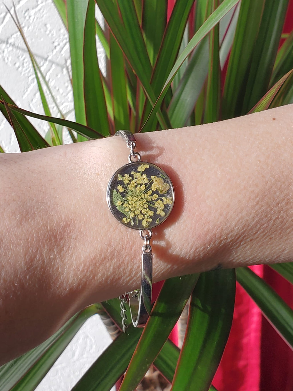 Bracelet avec fleurs séchées naturelles