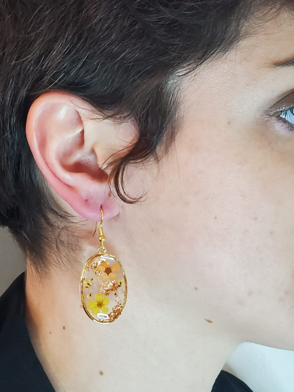 Boucles d'oreilles en résine et fleurs séchées