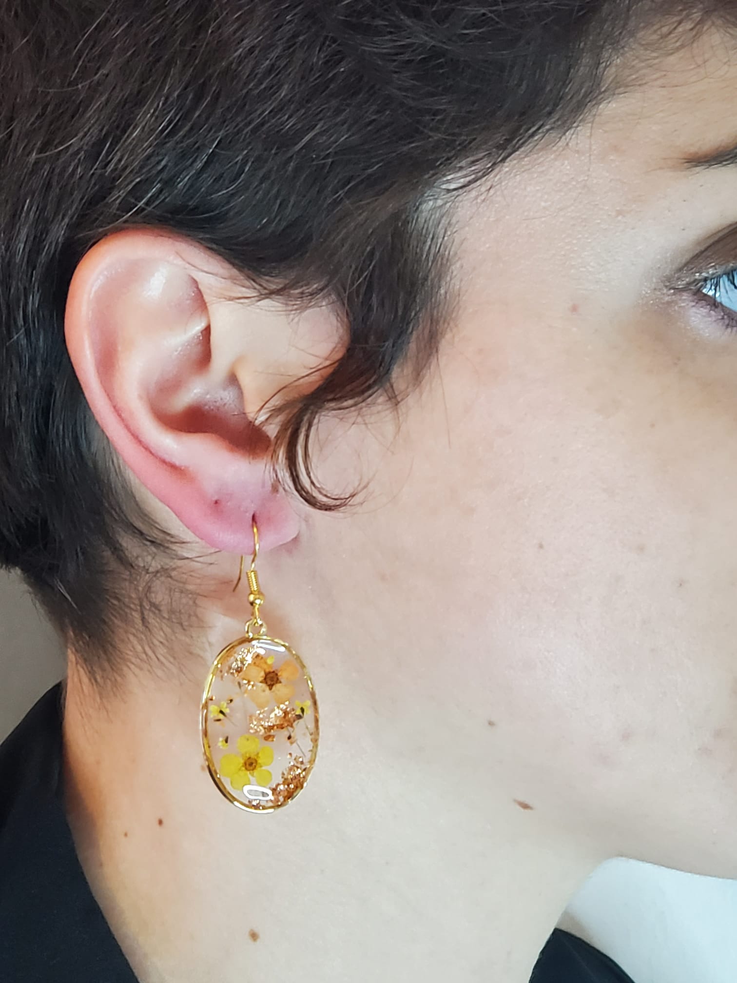 Boucles d'oreilles en résine et fleurs séchées