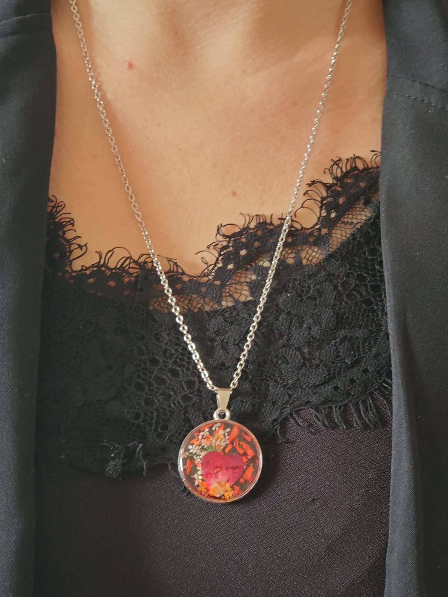 Parure boucles d’oreilles + collier rouge fleurs séchées