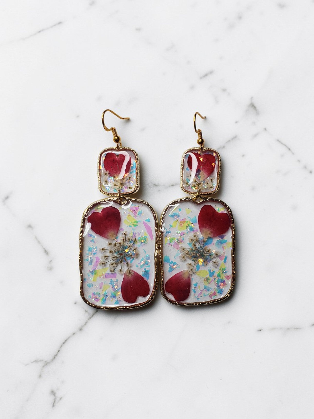 Boucles d’oreilles fleurs séchées & paillettes holographiques